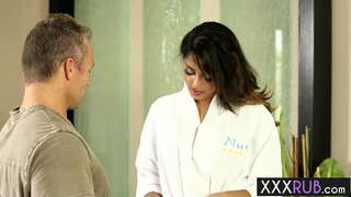 Ватыже-нелеш Юмынполат член-влак деч вара массаж пулвуйыш шогалын да мотор Леона