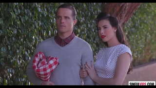 Calenta parell Casey Calvert i Robby Ressò exterior sexe