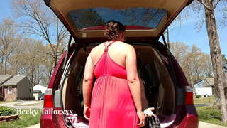 Picilakaeun umum bangsat di driveway nu di terangan lega