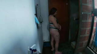 Mimi kuwakaribisha kuingia nyumba kwa nyumba ya nyama na yeye fucks mimi kama bitch kuangalia mpaka mwisho