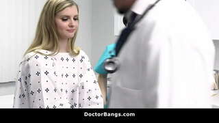 Perv کے ڈاکٹر دیتا ہے متبادل علاج کرنے کے لئے اپنے مریض