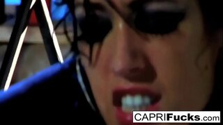 Хар үстэй бяцхан хүүгийн авдаг цохиж хангинуулан дуугаргаагүй